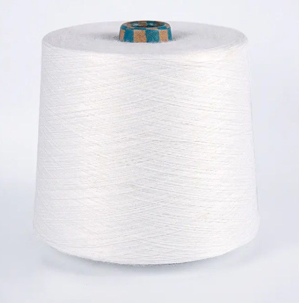 Fibre chimique Fibre Polyester Yarn: l'aliment de base polyvalent dans les textiles modernes